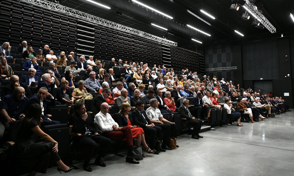 SebVincini's tweet photo. Assemblée générale de l’Association des maires de la Haute-Garonne à #Muret. #AMF31 @l_amf
Après + de 6 mois de travail avec mes collègues conseillers départementaux, nous avons redéfini la feuille de route qui guide notre action départementale. J’ai présenté ce matin aux maires et présidents d’intercommunalités du département quelques-unes de nos ambitions pour la @HauteGaronne.
Thread ⤵️