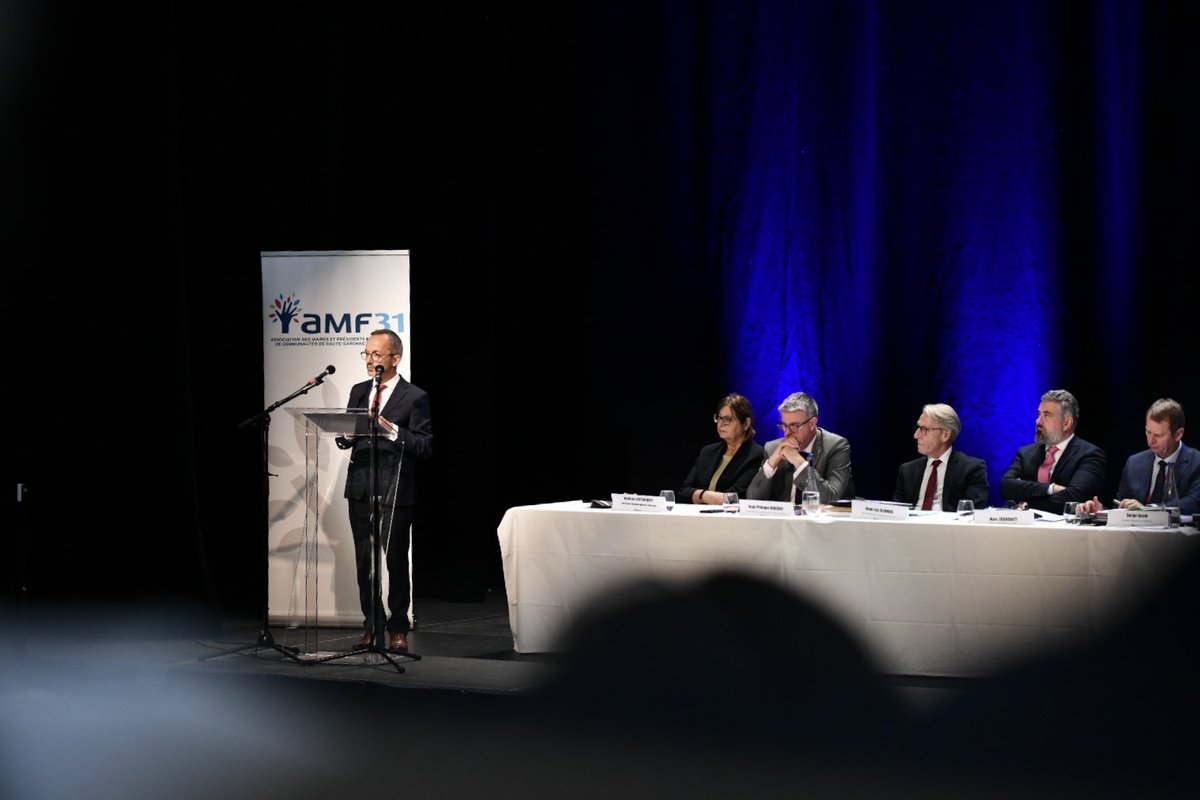 SebVincini's tweet photo. Assemblée générale de l’Association des maires de la Haute-Garonne à #Muret. #AMF31 @l_amf
Après + de 6 mois de travail avec mes collègues conseillers départementaux, nous avons redéfini la feuille de route qui guide notre action départementale. J’ai présenté ce matin aux maires et présidents d’intercommunalités du département quelques-unes de nos ambitions pour la @HauteGaronne.
Thread ⤵️
