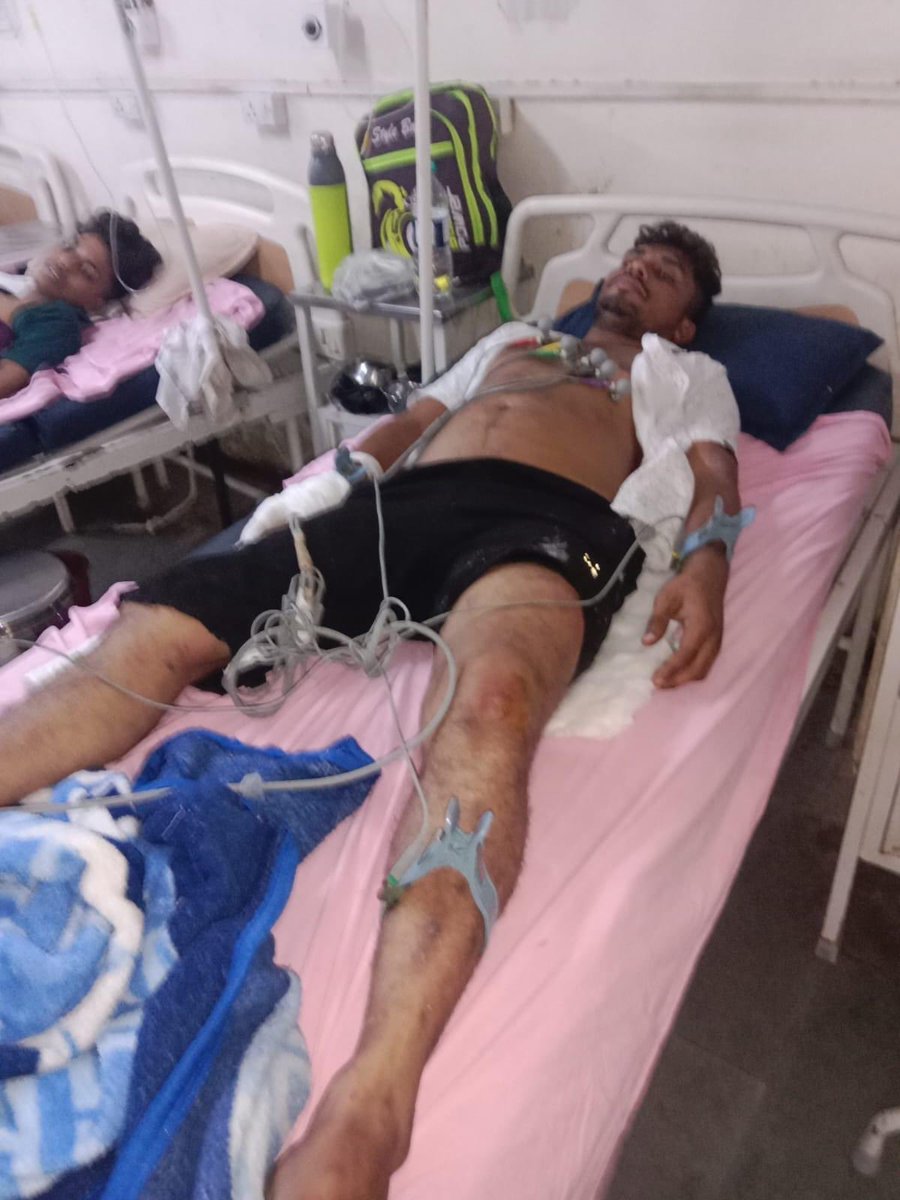 ગુજરાતમાં અત્યાચારની ઘટનાઓ દિવસે અને દિવસે વધી રહી છે. અસામાજિક તત્વોમાં કાયદાનો કોઈ ડર રહ્યો નથી. 
આ ઘટના બનાસકાંઠા જિલ્લાનાં પાલનપુરની છે જ્યાં પાર્થ નામના એક એન્જીનીયર દલિત યુવાનને  અડધો ડઝન યુવાનો દ્વારા ઢોર માર મારવામાં આવ્યો. અત્યારે આ પીડિત યુવાન પાલનપુરની સિવિલ