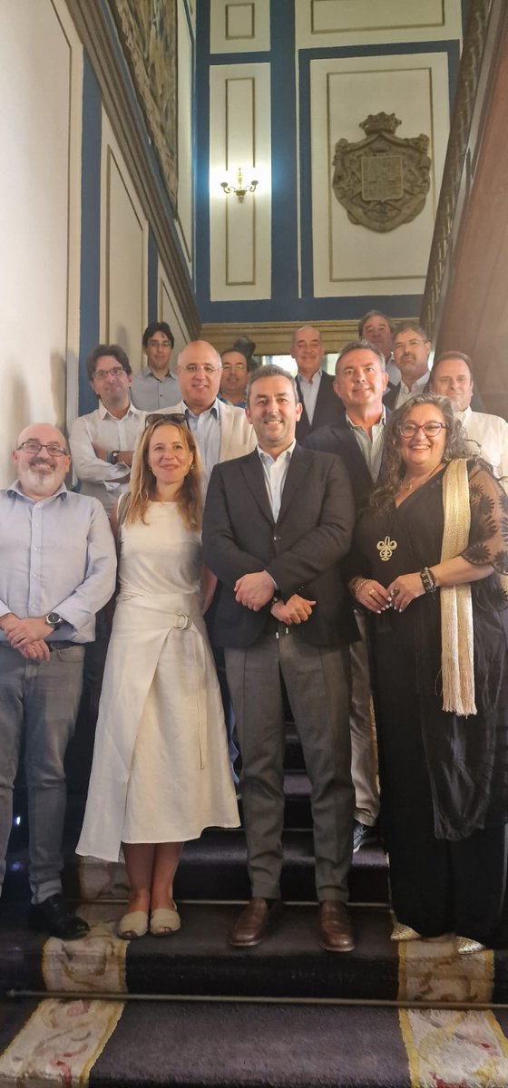 🗳️ Fernando Suárez (<a href="/fsuarezl/">Fernando Suárez</a>), reelegido presidente del CCII para los próximos cuatro años.

🗣️ "Que nuestra profesión tenga reconocimiento en una sociedad en la que la tecnología cobra más importancia".

📸 La imagen de la nueva Junta de Gobierno:

ccii.es/noticias/650-f…