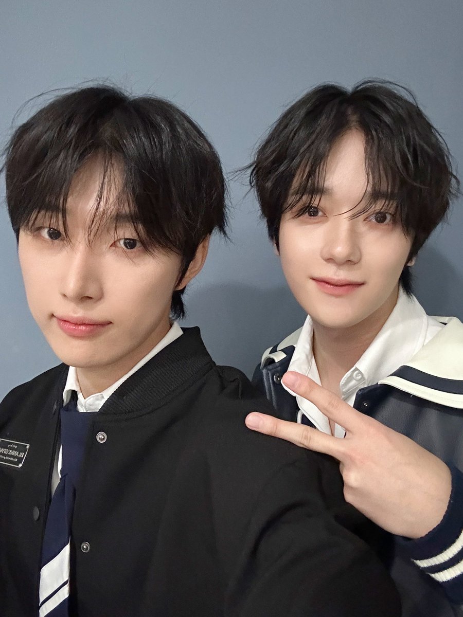 [📸]

소년을 위로해줘 FAN MEETING IN BANGKOK🇹🇭

태국 FOR X와 함께 할 수 있어서 더 행복했어요❤️
고마워 BangKok FOR X😘

#OMEGA_X #오메가엑스