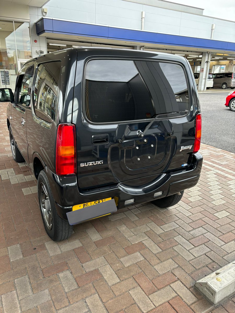 alto_0616's tweet photo. 今月2台目の納車はこちら👇
スズキジムニーランドベンチャー
プリウスから乗り換え           ディラー中古車祭りがあり、入店5分で決めました🤭
営業マンからの言葉
「ニトリで家具買う感覚で車買わないでくださいよ💦びっくりです😆」って👍
これからの相棒です😁 https://t.co/6OqZFxamIg