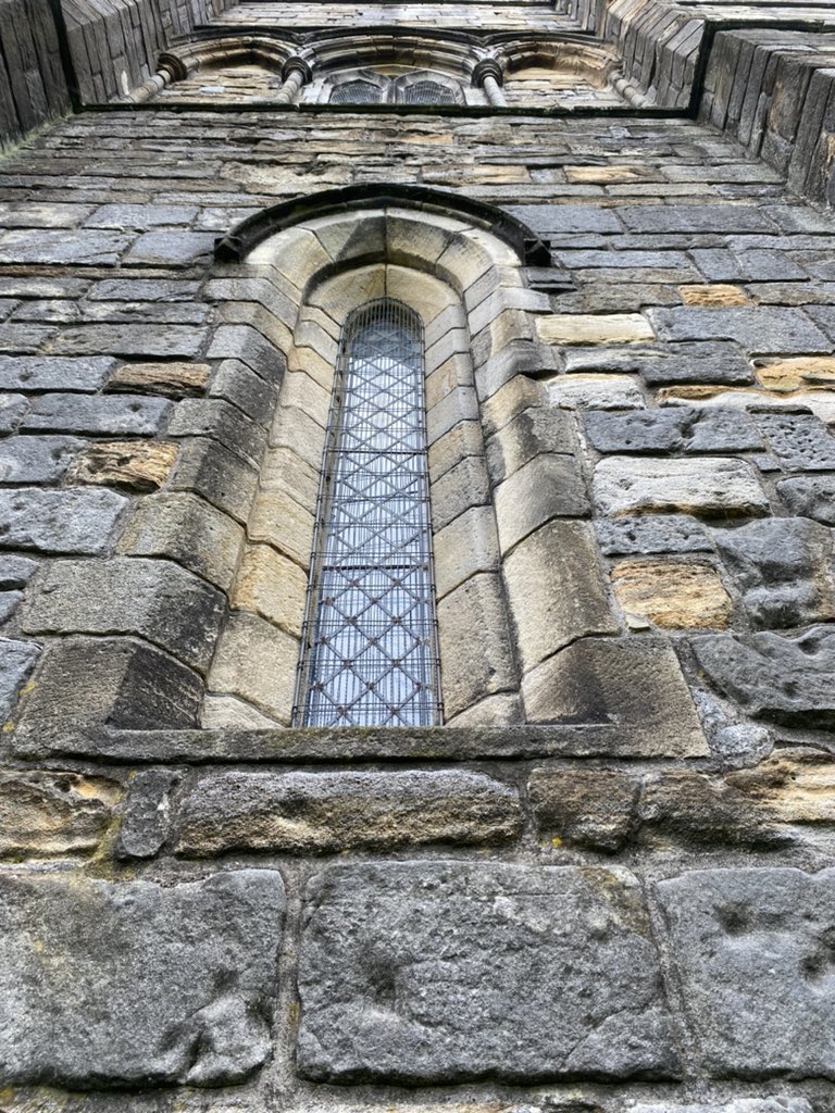 Office today @welovehistory ‘s Cambuskenneth Abbey tower… built c 1250 unique in Scotland and the one place on the Bannockburn battlefield that we can say Bruce visited which is still standing. The musket impacts are mid-17th century! @ScotArchMonth