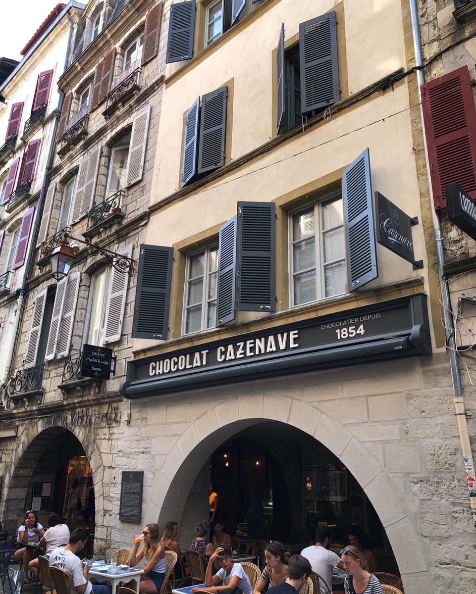 HankyuEurope's tweet photo. #フレンチバスク にある #ホットチョコレート 発祥の町”バイヨンヌ”🍫🇫🇷
私達の #youtube (下記リンク)からカラフルで可愛らしい町から産まれた本場のホットチョコレートを見てみてください！
#阪急ゆーろ 

https://t.co/sxdDBmVWBS https://t.co/jcoR8Vxv9j