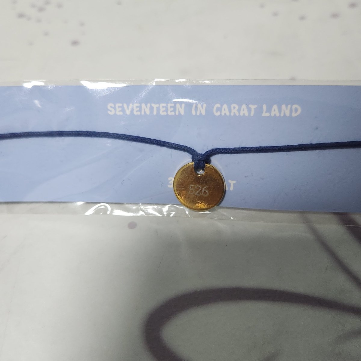 galaxies_17's tweet photo. 본집와서 찾을거 있어서 책상뒤적거리다가 3기팬미팅 팔찌 찾아서 반가웠다ㅋㅋㅋㅋ https://t.co/pO4dr58KU1