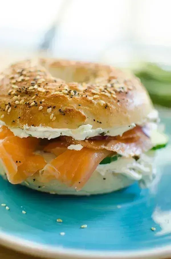 Living_Lou's tweet photo. Here’s a light and tasty lunch recipe!
Whip up this scallion-caper cream cheese recipe. Spread it on a fresh bagel and serve with smoked salmon!
RECIPE: https://t.co/ZaU5OUvHb6
#cheese. #deliciouslunch https://t.co/73BURnp8Qv