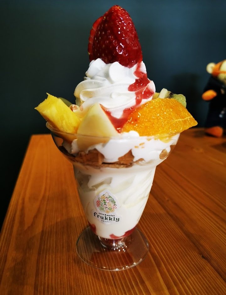 anewjw's tweet photo. 秋田で頑張っているお店第十二弾
フルーツパーラー店
frukkly - フルックリー
めちゃ種類が多いねんけど
パフェの種類も豊富で迷ってしまうが全部美味いんやで🥰🥰
秋田に居てたら毎日行きたいわ。
めちゃ美味いです。ほっぺった落ちてしまう😍 皆行くんやで。🥰
#秋田
#フルーツパフェ
#frukkly https://t.co/j651jNOB4q