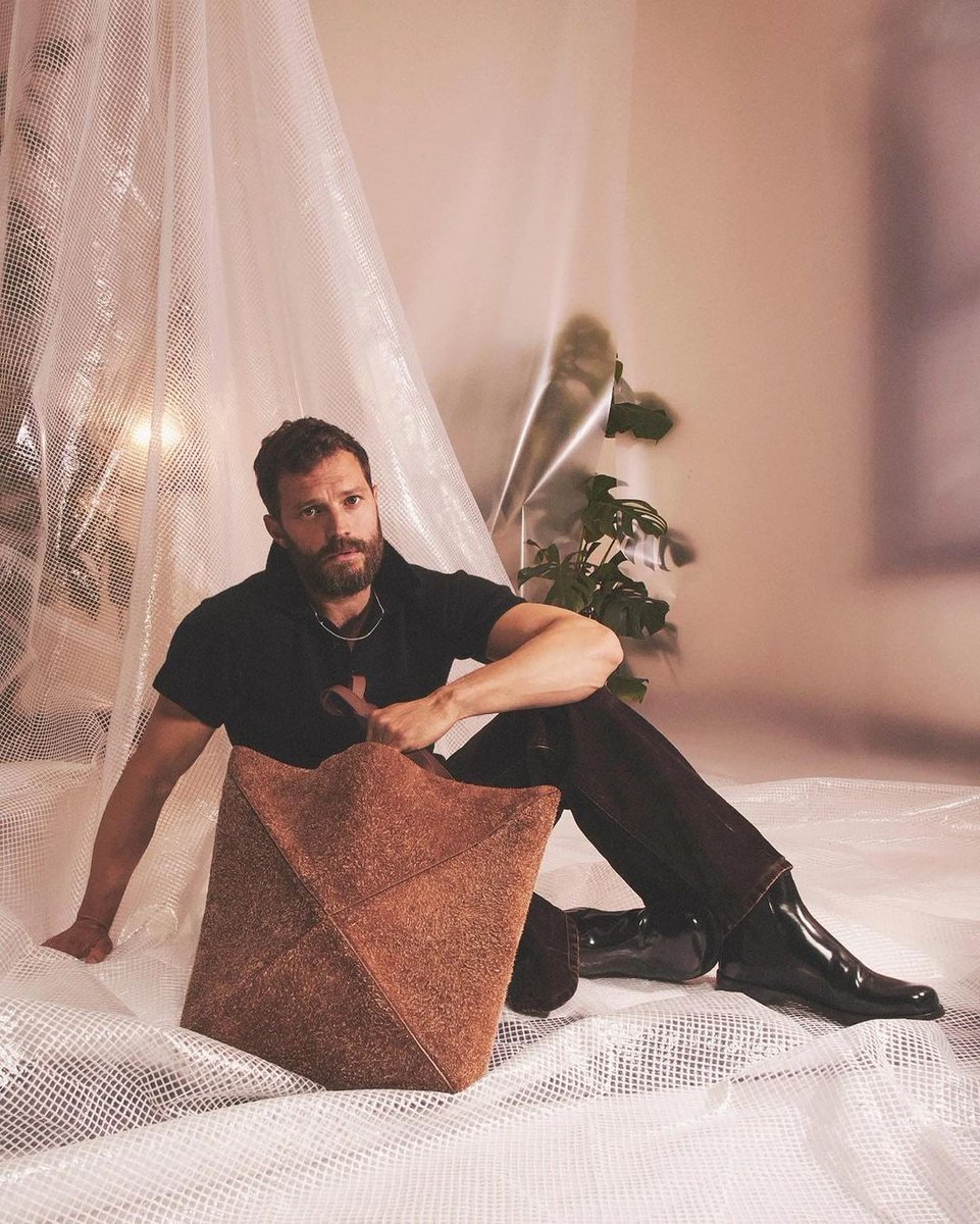 DornanI's tweet image. New Interview of Jamie Dornan with GQ • Part 2/7

[...] “The label’s Puzzle tote bag is “timeless, elegant, and super handy.” [...]

🎥 @Loewe F/W 2023
Ph. #davidsims
 #JamieDornan  #thedornans #dornanfamily  #gq #loewe #bag
instagram.com/p/Cx1egrtoPqY/…