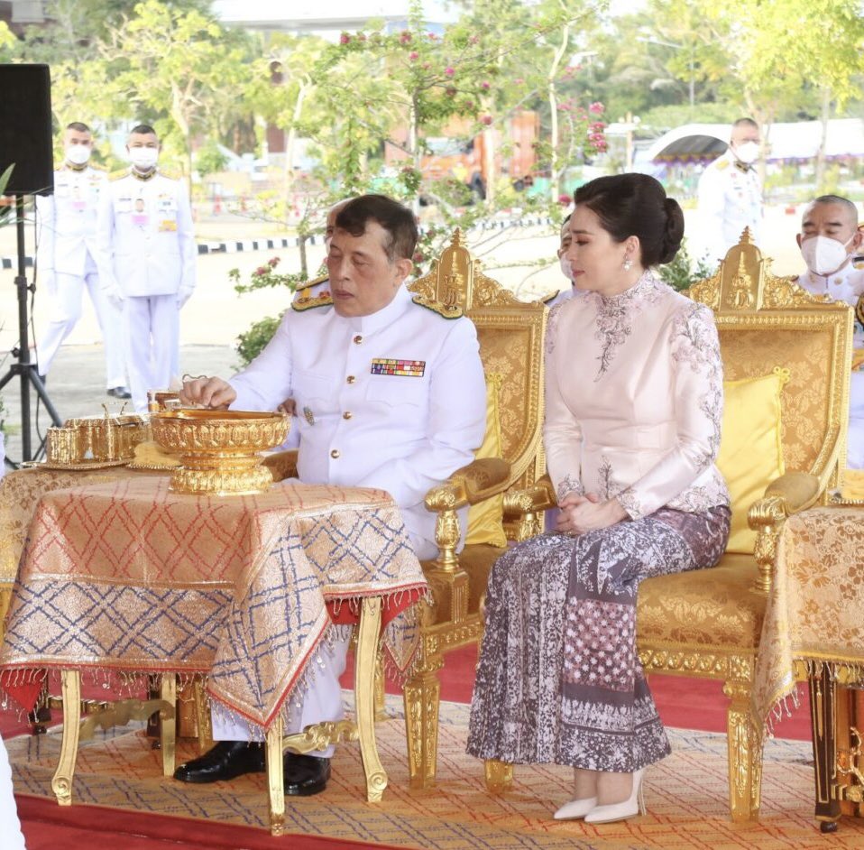 ในหลวงสมเด็จแม่ ทรงพระเจริญค้าบ 
🙏💛💜☺
#ในหลวงรัชกาลที่๑๐
#พระราชินีสุทิดา
ขอบคุณเจ้าของรูปคับ