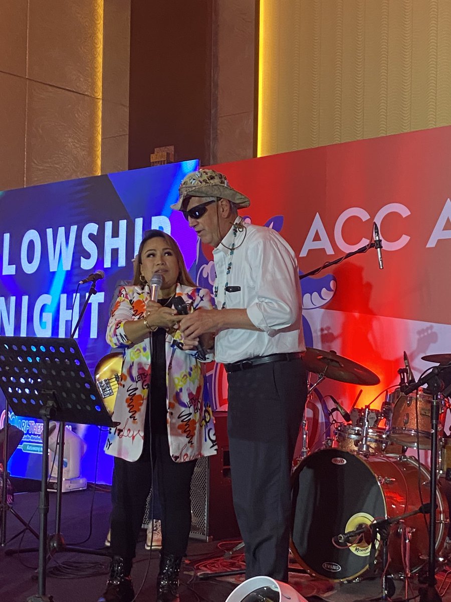 ⁦@ACCinTouch⁩ President ⁦@HadleyWilsonMD⁩ showing off his singing skills at the fellowship night at the end of #ACCAsia ⁦@PhilHeartAssoc⁩ ⁦@docrodney⁩ ⁦@purviparwani⁩ ⁦@Paul_J_Mather⁩ ⁦@kwanleemd⁩