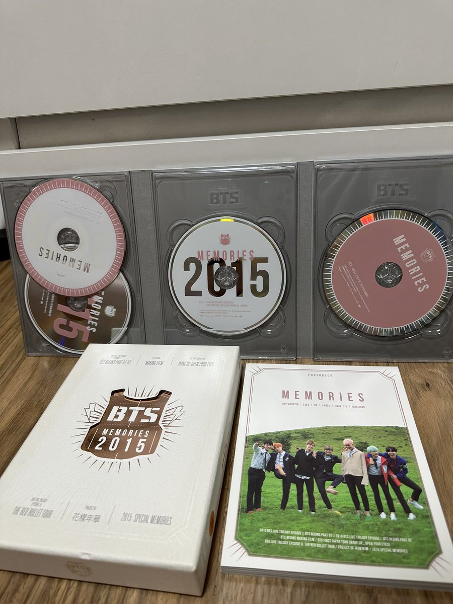 an98h_d's tweet photo. 방탄소년단 bts 2015 메모리즈 DVD 양도

Full set : 8.5 + 배송비 0.4
 📌 한국계좌와 한국주소가 있어야 거래 가능합니다, 환불 불가
📌 Only people with Korean address and account can trade
📌 Authenticate whatever the buyer wants. Refund ❌❌

ㅅㅊㅇ) 방탄, bts,2015메모리즈,굿즈 https://t.co/hpjxpGMjpf