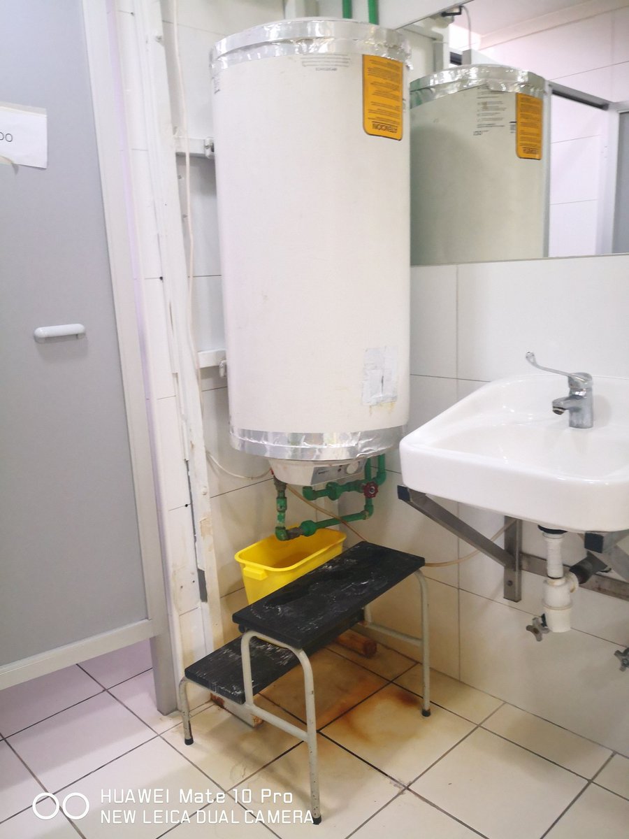 tiare_camus's tweet photo. @camila_vallejo @GabrielBoric Ojalá sea cierto y algo llegue al hospital San Borja, con excelentes especialistas y horrible infraestructura, sin decir la deuda con la ley de acompañamiento al paciente, en este caso niños. https://t.co/VpQv7O2nJr