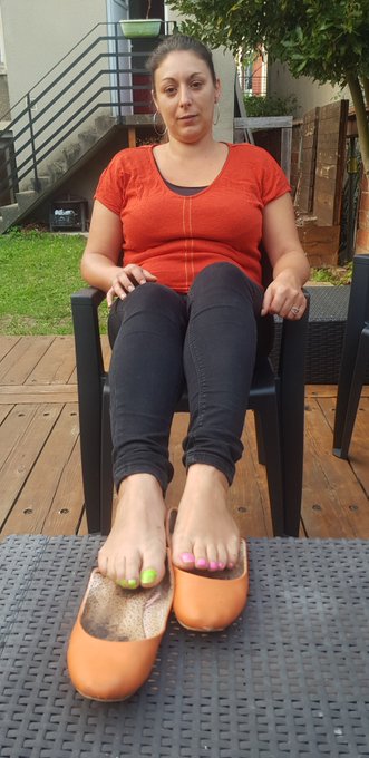 Foot pics of the day #feet #feetfetish #flatshoes #wornshoes RT if u want smell and lick my feet and<a href="/tag/feet"class="tags">#feet</a><a href="/tag/feetfetish"class="tags">#feetfetish</a><a href="/tag/flatshoes"class="tags">#flatshoes</a><a href="/tag/wornshoes"class="tags"><span>#wornshoes</span></a>