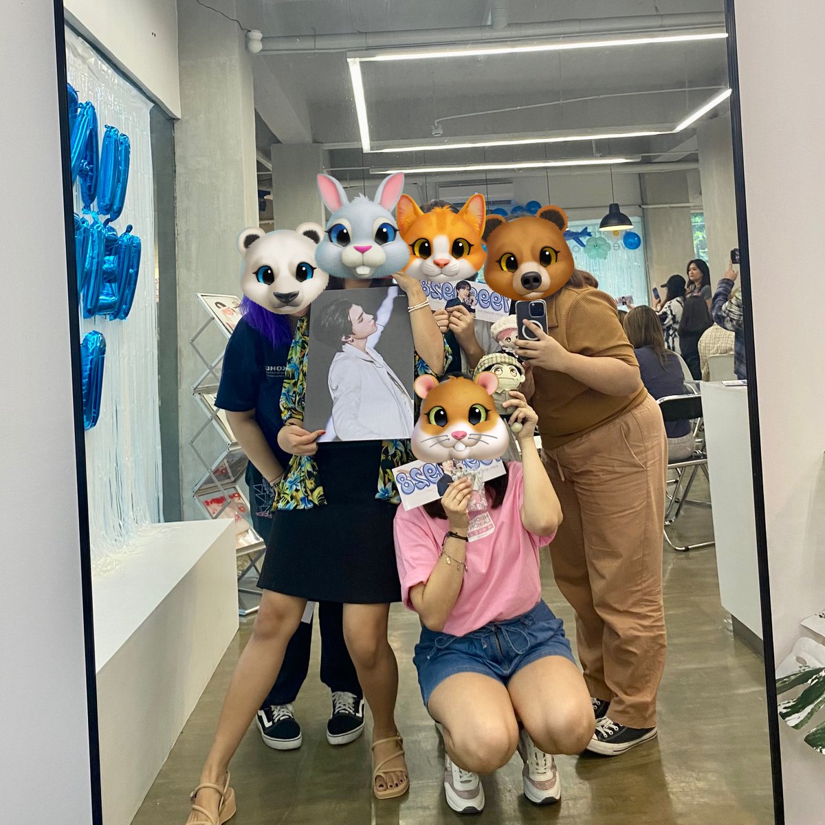 yangbaobao_'s tweet photo. had a fun twime at cafe 408 with wayzennies for hendery’s birthday event 🦄💖
thank you for hosting @henderyavenue! 🎉
#Flight928
#WhereverWithYouHENDERY https://t.co/jPPYRfOFpV
