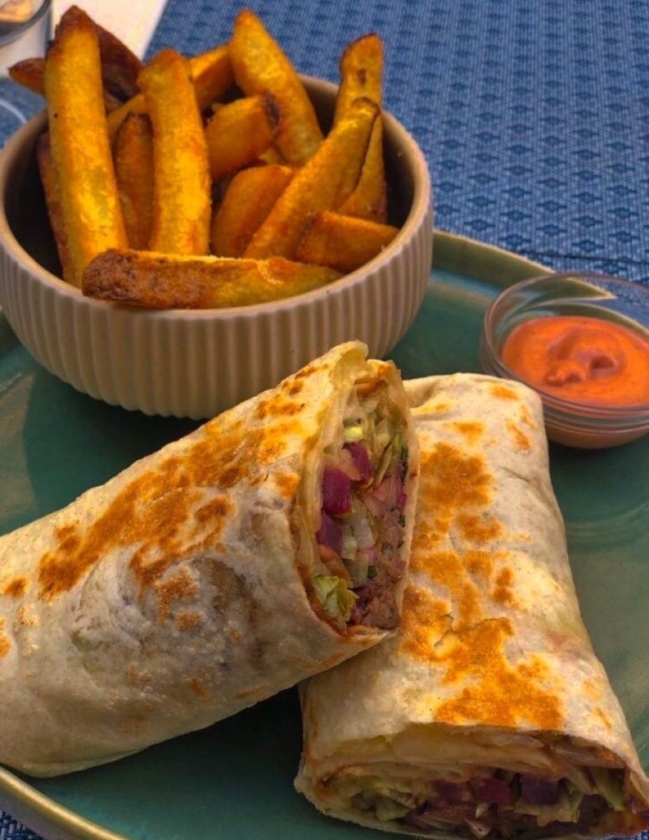 cooking8644's tweet photo. Shawarma and French fries.
it is very delicious
#Cooking #Food #delicious #tasty #kitchen https://t.co/QkXj2zv9XJ