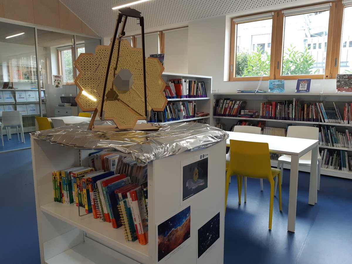 AlinaCristian6's tweet image. Préparations au @CollgeCourteli1 pour @WorldSpaceWeek, qui aura lieu du 4 au 10 octobre. Une maquette du @NASAWebb trône majestueusement au CDI du collège avec quelques images prises par ce télescope. 
@ESA_Webb