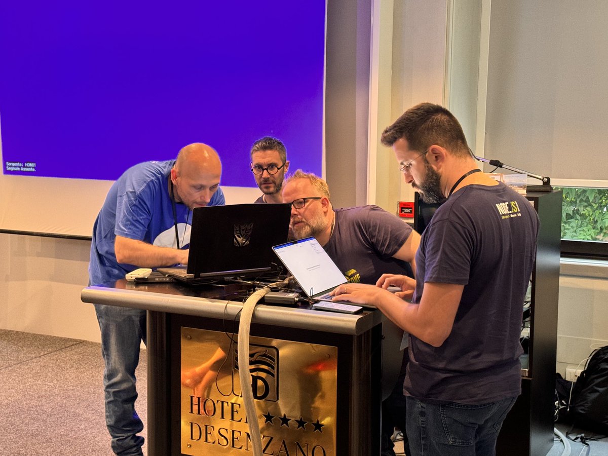 it not a serious conf if there are no problems sharing the screen, almost one time 🤣 that said, all of it was great: talks, speakers, attendees, location! kudos ⁦<a href="/webdebresa/">webdebs</a>⁩ #nodejsconf 🚀