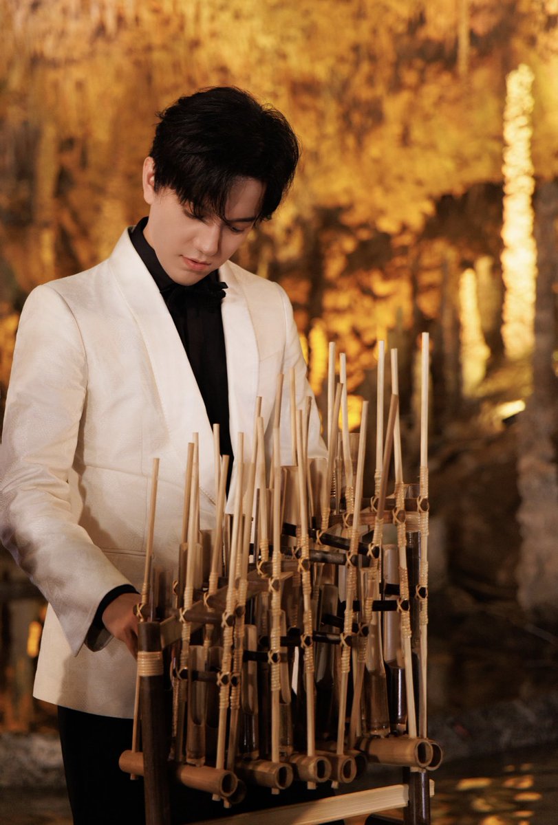 julia99276310's tweet photo. New pics of @dimash_official.  Cr. To Dimash Studio https://t.co/Fum0DRH5UD
