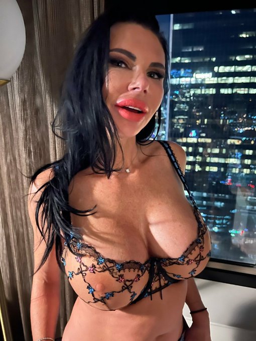 🔥Piper&rsquo;s HOT MILF Tour🔥  Are you cumming for me baby?👅  &hearts;️Cincinnati ~ Oct 1-2 ❤️Columbus ~ Oct 2-3 &hearts;️Cleveland<a href="/tag/milf"class="tags"><span>#milf</span></a><a href="/tag/milftits"class="tags"><span>#milftits</span></a>