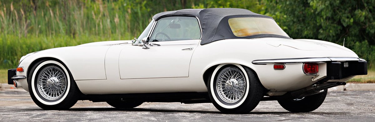 UltimativCars's tweet photo. #PebbleBeach2023
The #Jaguar #EType #Series3/#S3 (1970-74) was made in 15.291 units: 7.299 2+2s & 7.992 #OpenTwoSeater|s, of which
This '74 (1.869 u.) #LHD (1.644 u.)-#OTS (1.867 u.) in #Old-#Englisch #White w/ low mileage (<5k mls) was est. at $175-225k to be sold at $156.8k. https://t.co/lW8w1lT17a