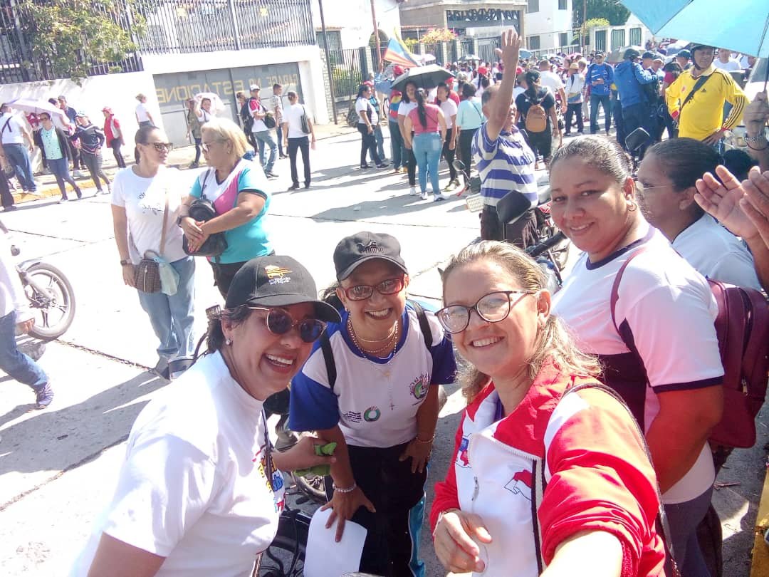 FundabitTrujil1's tweet photo. #EnFotos Fundabit Trujillo activo junto a @cdcetrujillo en apoyo a nuestros presidente @NicolasMaduro en el regreso a clase 2023 - 2024.
#VenezuelaDeValoresYCultura 

@_LaAvanzadora @leivi24 @Gerardo4fPsuv 
@MPPEDUCACION @Fundabit_ https://t.co/6tPLeCck3E