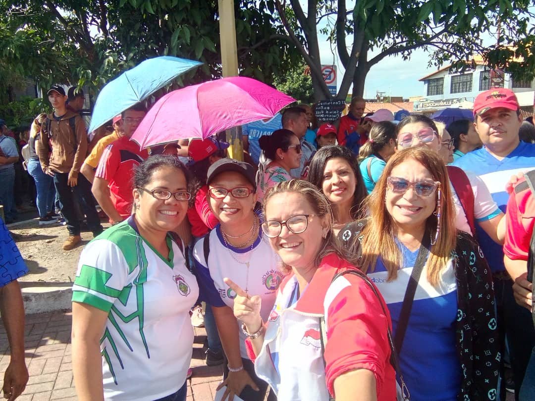 FundabitTrujil1's tweet photo. #EnFotos Fundabit Trujillo activo junto a @cdcetrujillo en apoyo a nuestros presidente @NicolasMaduro en el regreso a clase 2023 - 2024.
#VenezuelaDeValoresYCultura 

@_LaAvanzadora @leivi24 @Gerardo4fPsuv 
@MPPEDUCACION @Fundabit_ https://t.co/6tPLeCck3E