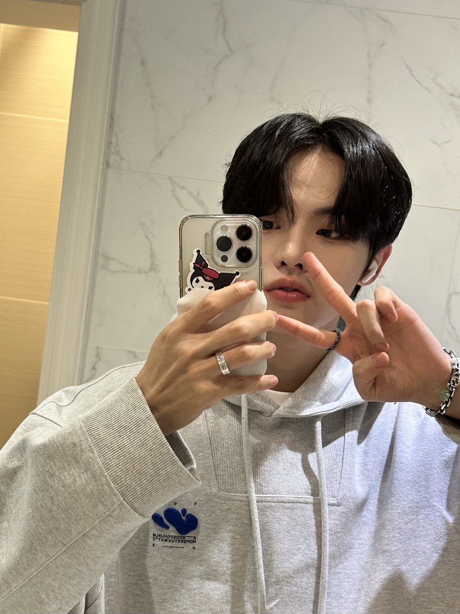 BAE173_member's tweet photo. [#제이민]

🥲

#BAE173 #비에이이173
#JMIN https://t.co/q3iHTXddBz