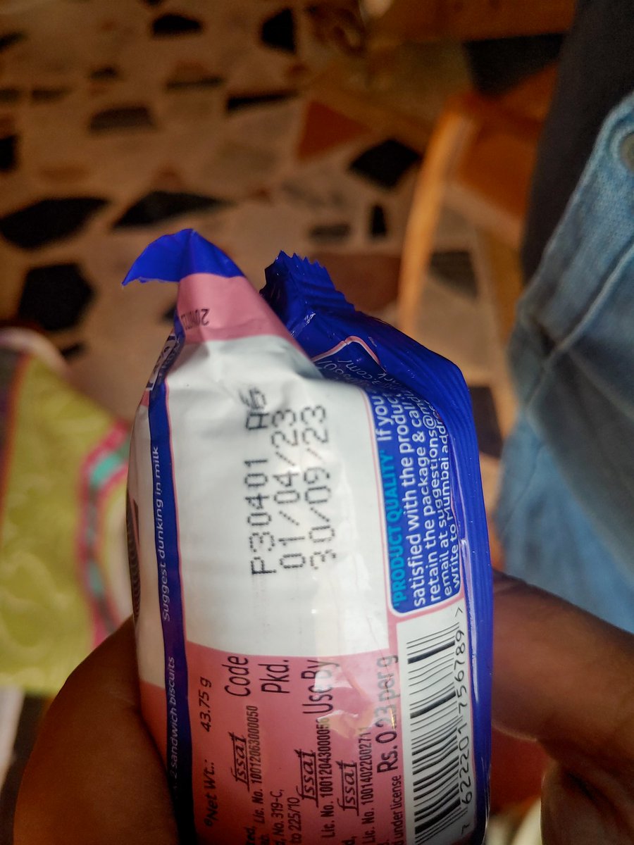 Pranav_1010's tweet photo. @CadburyWorld This is Oreo. Check what i found after eating 1 biscuit @CadburyIndiaMAS. All the oreo eaters be very careful otherwise you could be in hospital. @jagograhakjago @PIBConsumerFood https://t.co/5CuugXsBUP