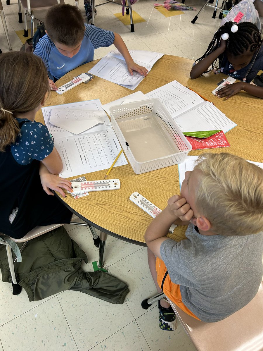 MissHoth's tweet photo. We’ve been investigating in STEM this year! 1st grade measured the height of shadows when the light sourced moved. 2nd grade used various materials to see what affected heat. The result was learning about conductors and insulators! 
#D34ALLin https://t.co/mISF3RJqOD