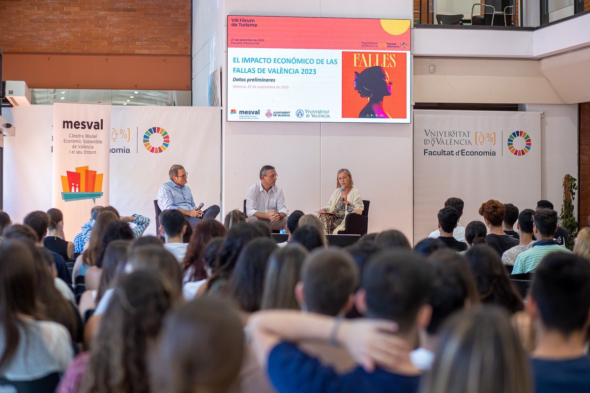 catedramesval's tweet photo. El VIII Foro de Turismo de la @fdeconomiauv ofreció los resultados preliminares del estudio de impacto económico de las Fallas que estamos llevando a cabo. 
Las ganas de conocer estos datos se muestran en el impacto mediático que generó esta mesa https://t.co/NXfRbrxErv