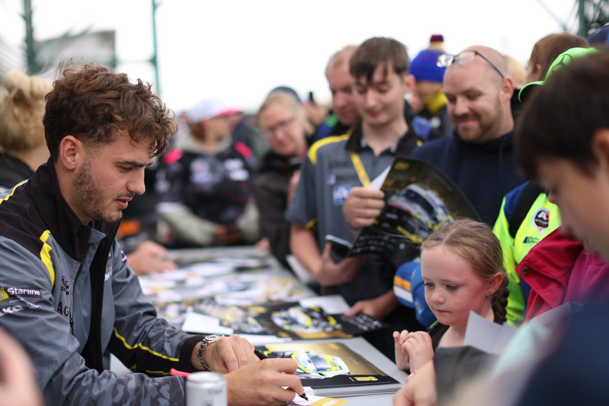✍️ It’s been fantastic to see thousands of <a href="/BTCC/">BTCC</a> fans taking home our designed @OneMotorsport_ autograph cards and posters this season.

Get in touch to discuss your design needs - from printed material to social media content and much more!

📸 <a href="/JakobEbrey/">JEP</a> 

#NextLevelMotorsport