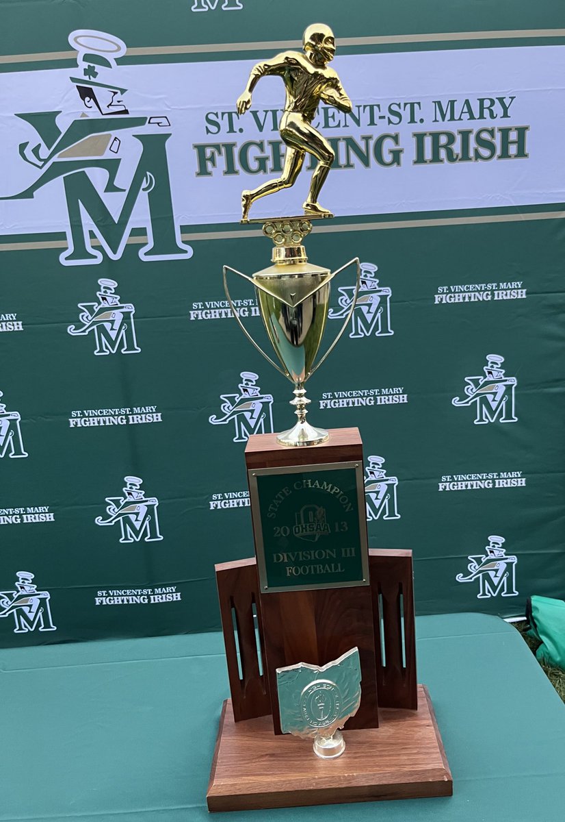 STVMAthletics's tweet photo. What a night! It was so great to welcome back our 2012 and 2013 state championship football teams and their families for the 10 and 11-year anniversaries. Irish family memorialized forever!
#IrishPride🏈☘️🏆🏆 https://t.co/ItQNNU6SDQ