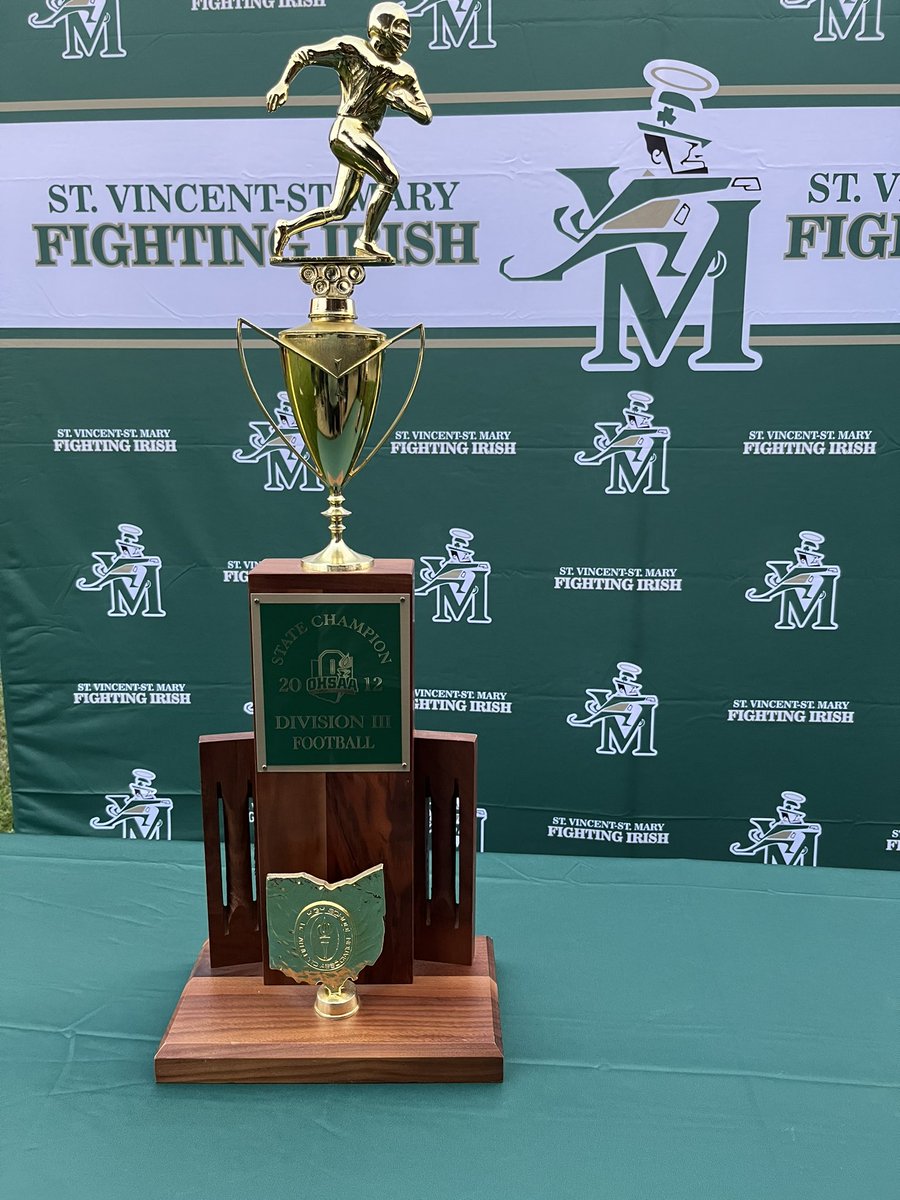 STVMAthletics's tweet photo. What a night! It was so great to welcome back our 2012 and 2013 state championship football teams and their families for the 10 and 11-year anniversaries. Irish family memorialized forever!
#IrishPride🏈☘️🏆🏆 https://t.co/ItQNNU6SDQ