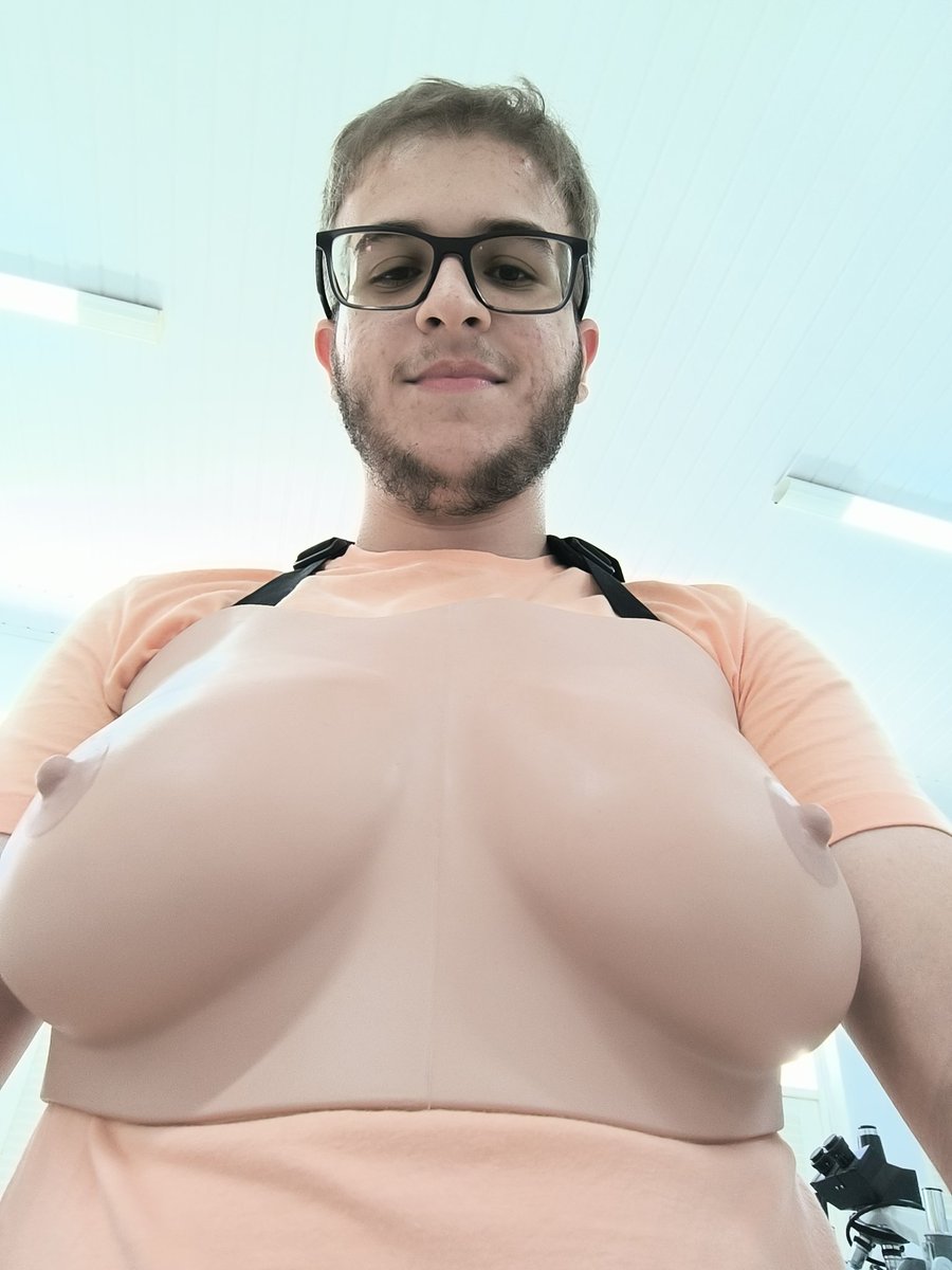 BreninFS's tweet photo. Eis que vc vai falar de exame de mama e autoconhecimento... https://t.co/zfuhbTKvnF