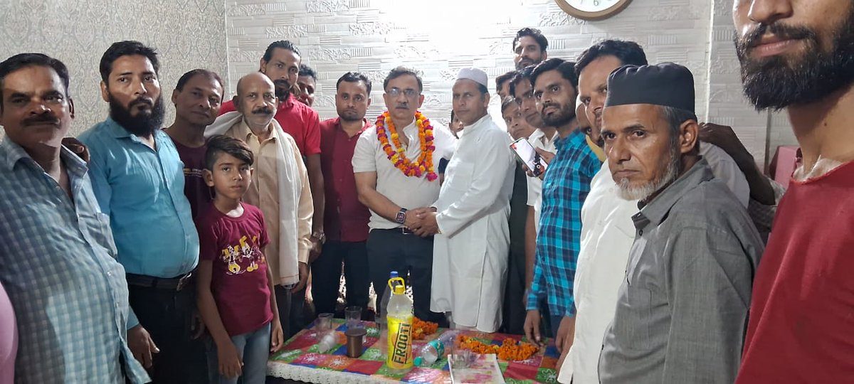 VivekBansal72's tweet photo. आज हमारी पार्टी के शाहजमाल क्षेत्र के वरिष्ठ  क्षेत्रीय जुझारू पार्टी कार्यकर्ता मुक़ीम पठान की प्रेरणा से वार्ड नं० 77 के शाहजमाल क्षेत्र से  समाजवादी व आम आदमी पार्टी क��� लगभग ढाई दर्जन लोगों ने मेरे समक्ष कांग्रेस पार्टी मे शामिल होने की घोषणा की https://t.co/TqxniGmGuo