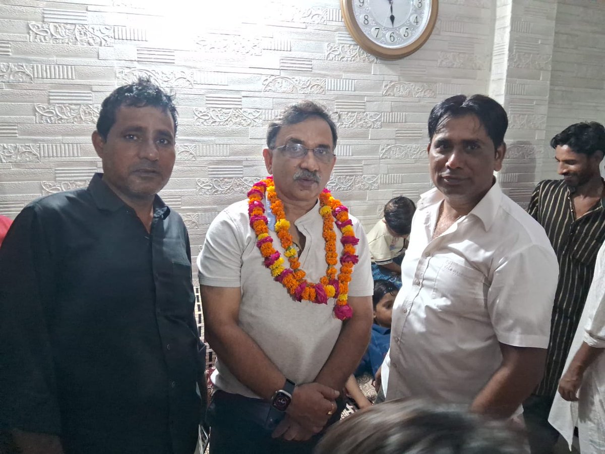 VivekBansal72's tweet photo. आज हमारी पार्टी के शाहजमाल क्षेत्र के वरिष्ठ  क्षेत्रीय जुझारू पार्टी कार्यकर्ता मुक़ीम पठान की प्रेरणा से वार्ड नं० 77 के शाहजमाल क्षेत्र से  समाजवादी व आम आदमी पार्टी क��� लगभग ढाई दर्जन लोगों ने मेरे समक्ष कांग्रेस पार्टी मे शामिल होने की घोषणा की https://t.co/TqxniGmGuo