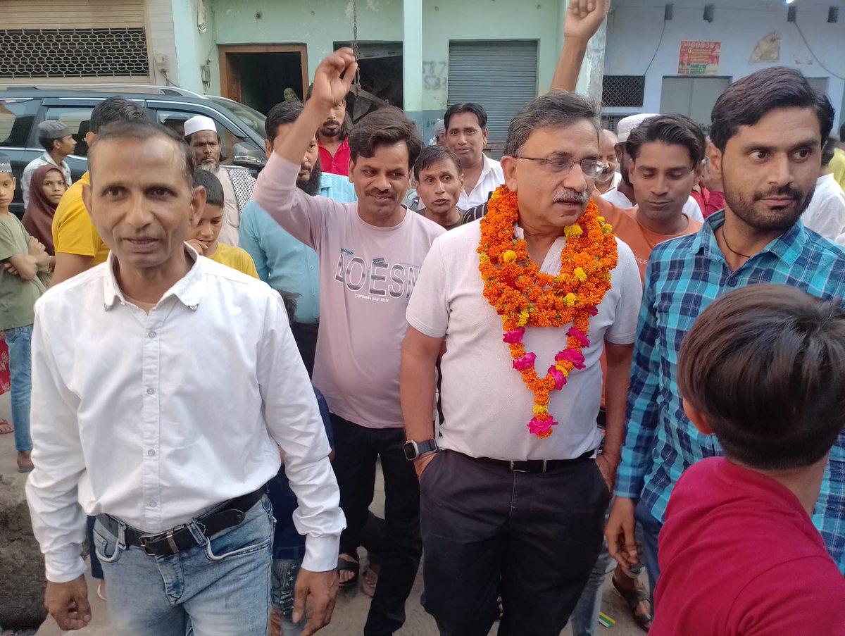 VivekBansal72's tweet photo. आज हमारी पार्टी के शाहजमाल क्षेत्र के वरिष्ठ  क्षेत्रीय जुझारू पार्टी कार्यकर्ता मुक़ीम पठान की प्रेरणा से वार्ड नं० 77 के शाहजमाल क्षेत्र से  समाजवादी व आम आदमी पार्टी क��� लगभग ढाई दर्जन लोगों ने मेरे समक्ष कांग्रेस पार्टी मे शामिल होने की घोषणा की https://t.co/TqxniGmGuo