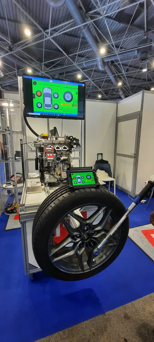 minidou06's tweet photo. Dernier jour de notre salon Equip auto à Lyon https://t.co/PebcpoyVaU