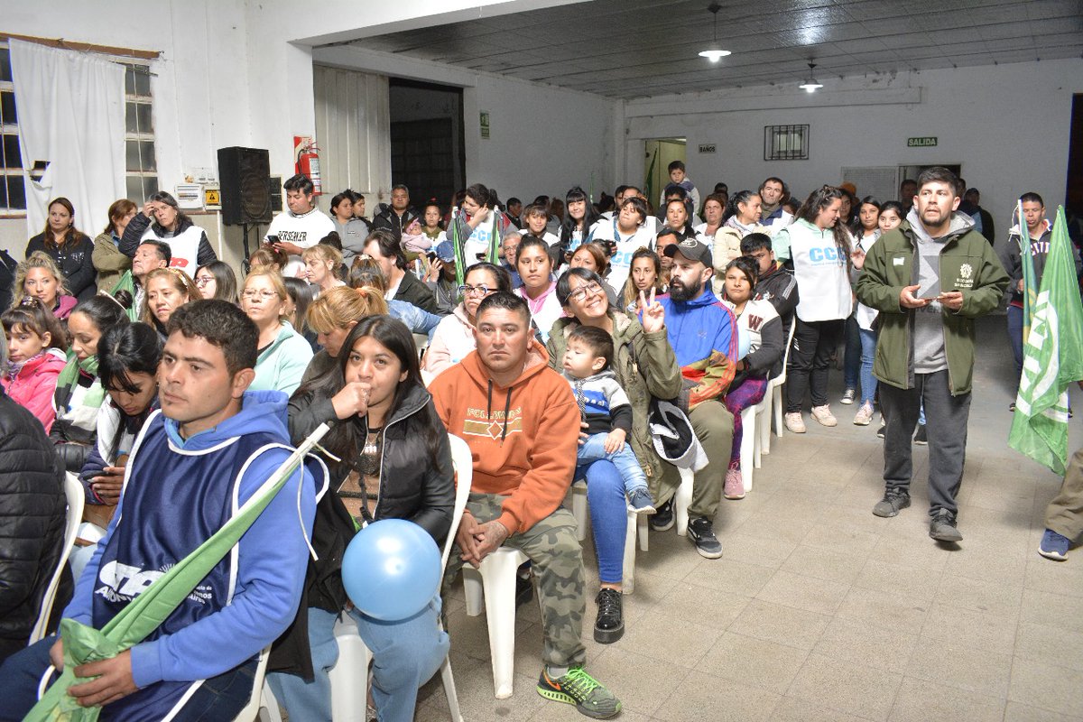 MetaRamallo's tweet photo. 🟣ORGANIZACIONES SINDICALES Y SOCIALES RESPALDARON LA CANDIDATURA DE MAURO POLETTI
✅El acto se realizó este viernes por la noche en la Sociedad Italiana de Ramallo.  Se estima que participaron cerca de 350 vecinos y vecinas.
https://t.co/KZusGnnWuZ https://t.co/oBFf75RYez