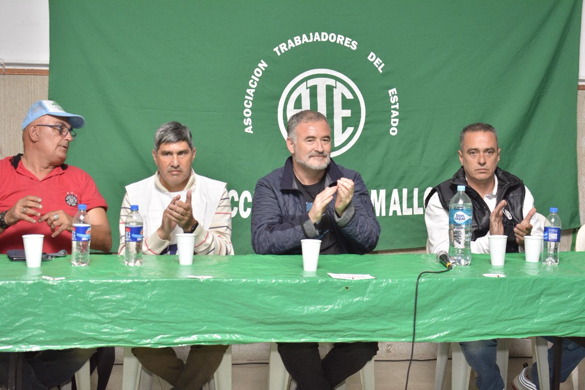 MetaRamallo's tweet photo. 🟣ORGANIZACIONES SINDICALES Y SOCIALES RESPALDARON LA CANDIDATURA DE MAURO POLETTI
✅El acto se realizó este viernes por la noche en la Sociedad Italiana de Ramallo.  Se estima que participaron cerca de 350 vecinos y vecinas.
https://t.co/KZusGnnWuZ https://t.co/oBFf75RYez