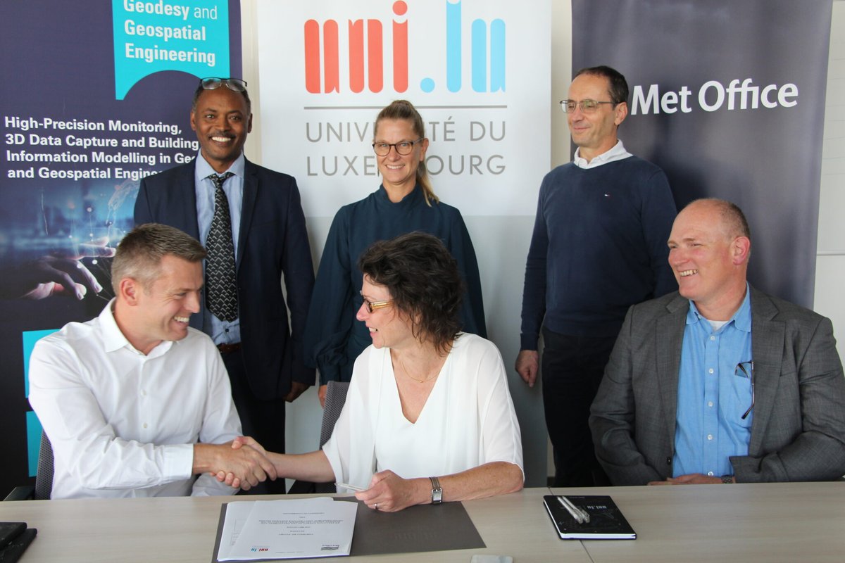 uni_lu's tweet photo. A new collaboration between #uni_lu &amp; the United Kingdom @metoffice (UKMO)

➡️ https://t.co/6x078O3QW9 ⬅️

#uni_lu's Team #Geodesy and #Geospatial Engineering headed by Prof. Norman Teferle of the Department of Engineering will support UKMO in their operational and R&amp;D projects. https://t.co/w9BA9s0mUu