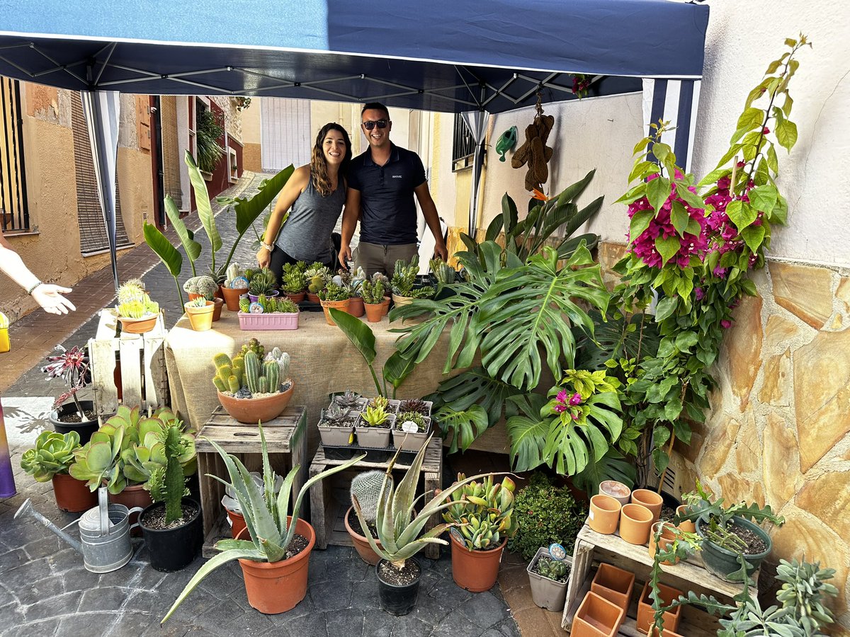ismaelfageca's tweet photo. Molt bon ambient, productes de km0, germanor…
La III Fireta de Tardor tot un èxit👏👏❤️❤️

#fireta #fageca #rural #poble #km0 https://t.co/IIDUUpm5Zv