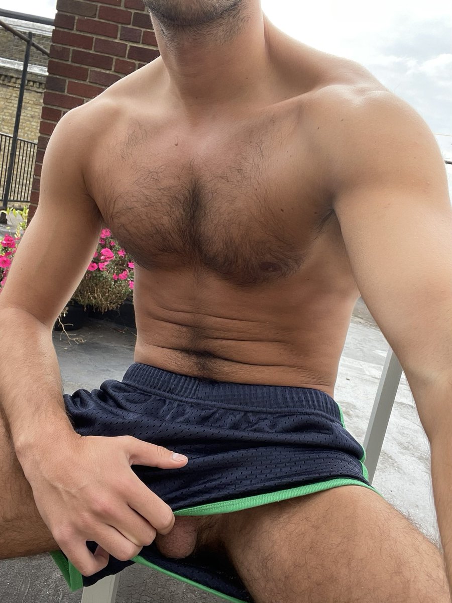 jrod994's tweet photo. Repost if you’re into hairy balls 🎾 https://t.co/ov8yPwHveI