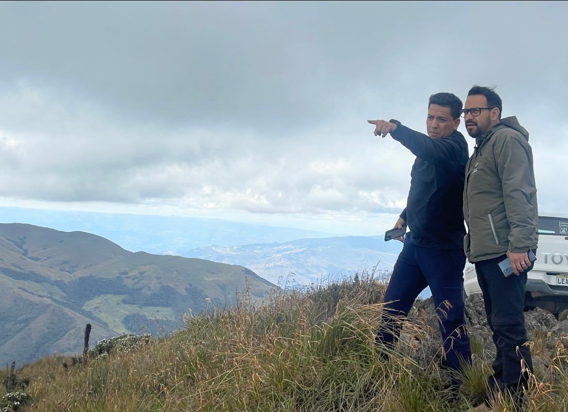 👷En cumplimiento con la normativa establecidas en nuestro país 🇪🇨, personal técnico del <a href="/MAATE_Zonal7/">Dirección Zonal 7 MAATE</a> realizó una visita técnica a nuestra concesión Santiago 🥾⛰️🔍. 

Trabajar en colaboración es clave para un futuro responsable y sostenible 🤝🏽💚

#RegulaciónMinera  #FierroUrco