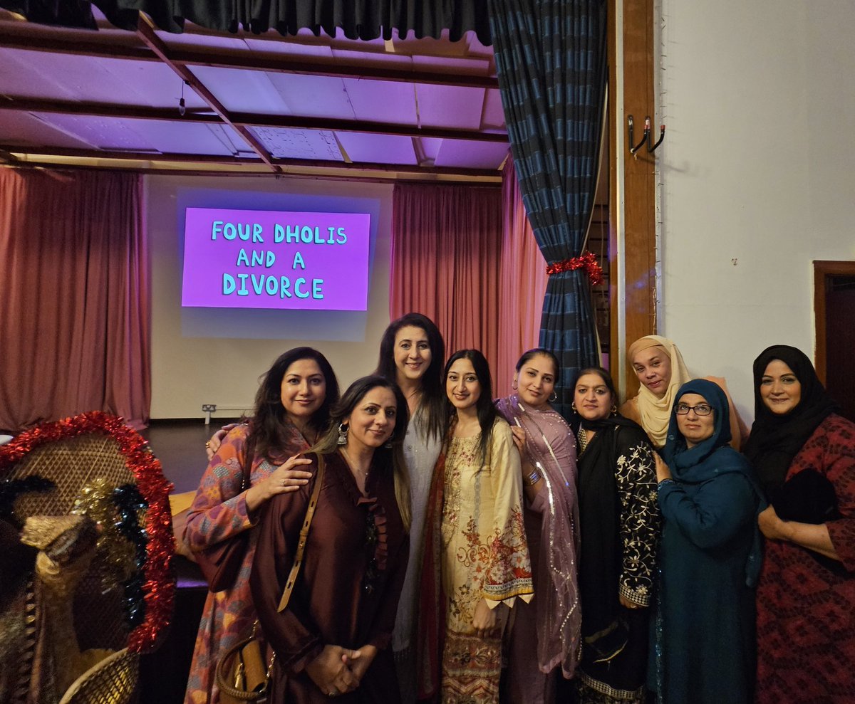 CHAI_Project's tweet photo. Fantastic evening yesterday for some of our chai ladies &amp; staff, "Dholki Night" watching inspirational @Hafsah_A_Bashir perform her amazing  play #FourDholisAndAdivorce #BreakingBarriers, raising key awareness, honoured that one of our chai projects have been part of this journey https://t.co/XZiIRZFYUK