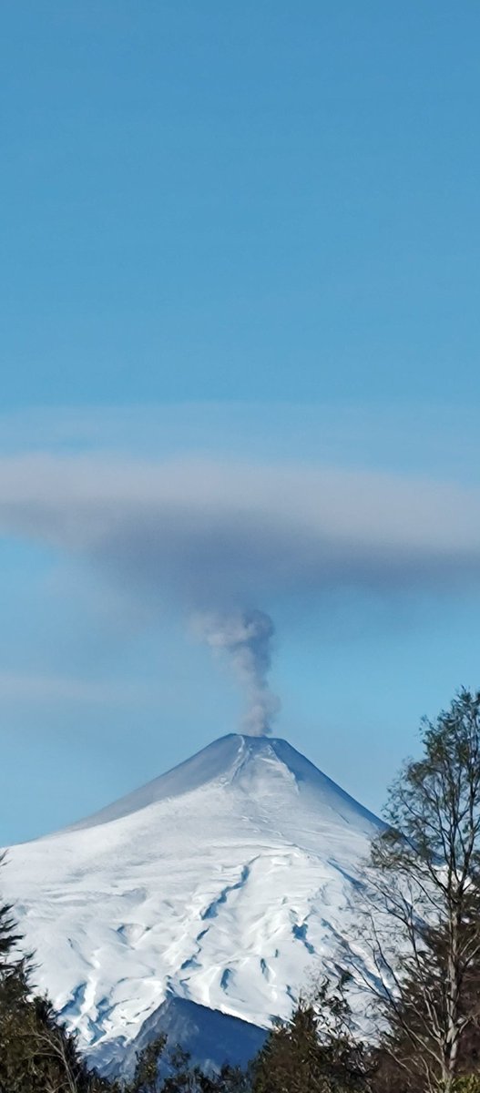 miragee2000's tweet photo. #VolcanVillarrica foto de hoy 8:45 #Rukapillan 😱😱 https://t.co/yb1D2S9dLz