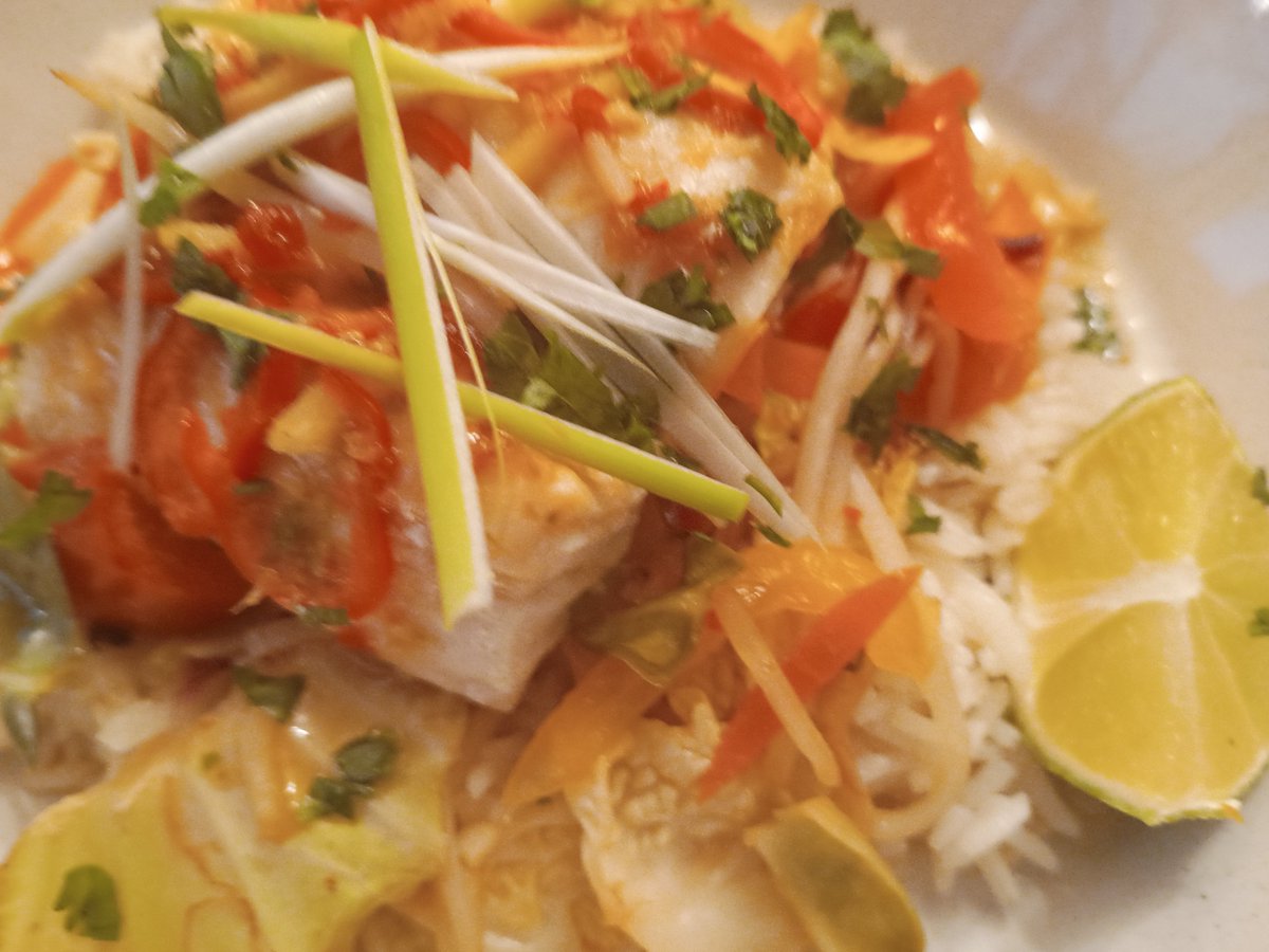 pop_star's tweet photo. Steamed cod parcels with sweet chilli & ginger from #cooprecipes #cooprecipe #coopukfood #codfillets #ginger #rice #redchilli #cookedbymywife #homecooking #homecooked #homecook #homecookedmeal #foodie #foodblogger #foodlover #foodphotography #chinesecooking #chinesefood https://t.co/50xqDsFqGH