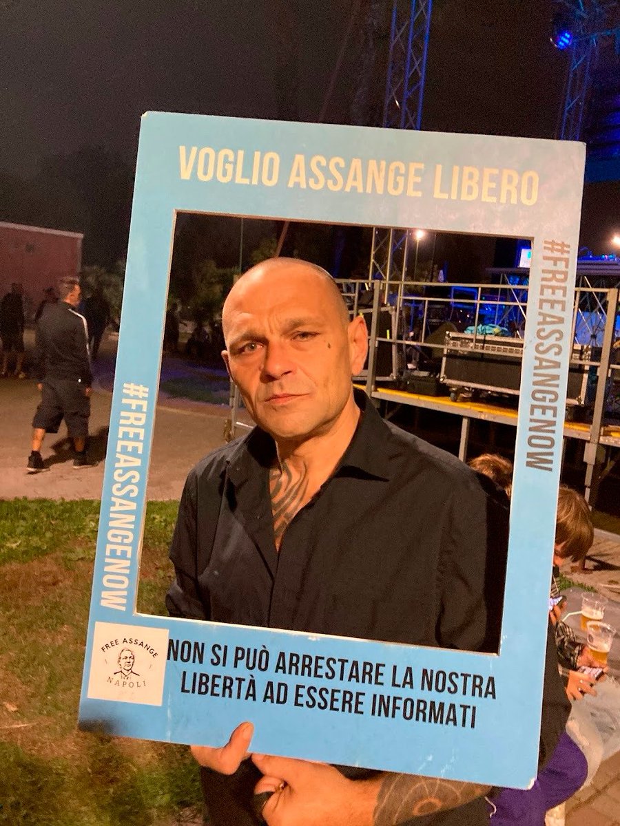 Grazie a lucazulù,  <a href="/99Posse/">99Posse</a> e tutti quelli che non hanno mai smesso di metterci la faccia #freeassange #dayX