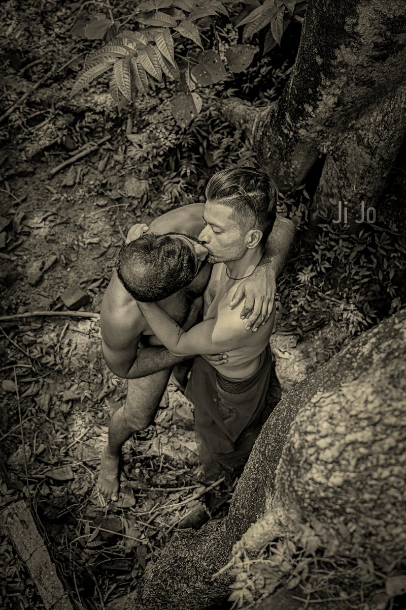 jijokuriakosek's tweet photo. The primal instinct, to exchange Desire, being in the lap of guardian nature 🏳️‍🌈🏳️‍🌈 https://t.co/kwCy7kD5AH