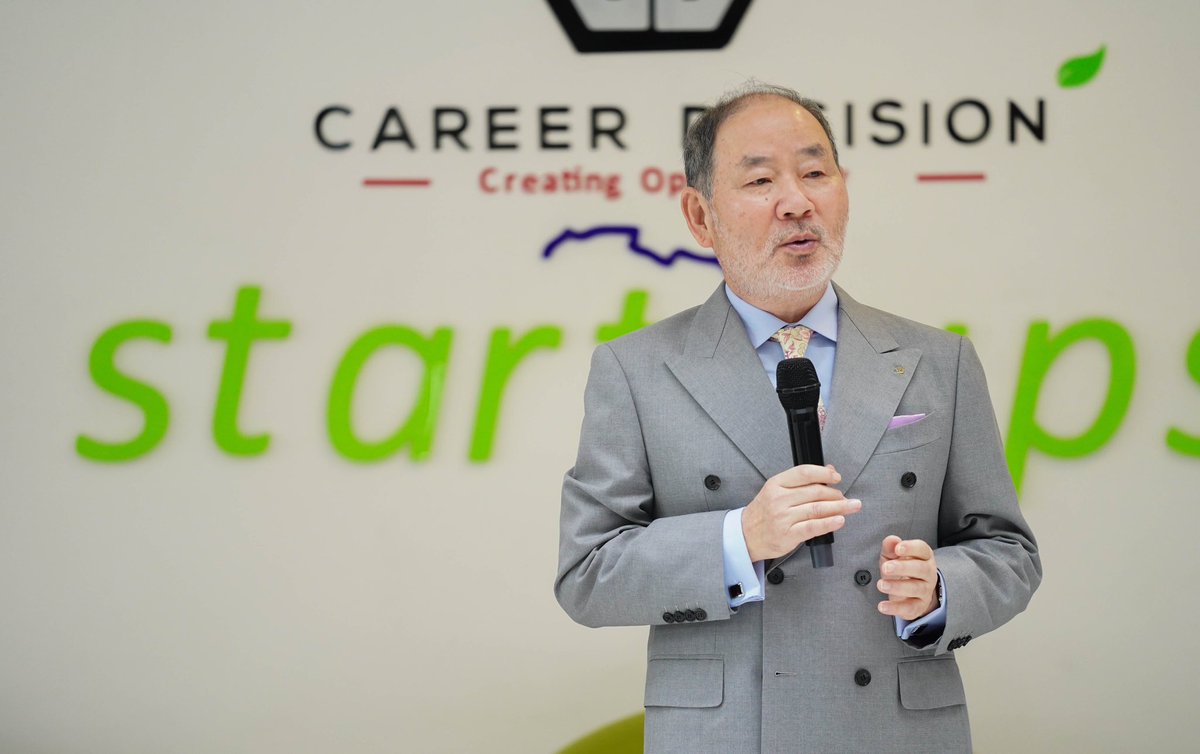 DanEnergyET's tweet photo. Thank you, Architect Chul Hee Kang, honorary president of KIA, Professor of HONGIK University and CEO of Idea, Image Institute of Architects (IIIA) for joining us at #SatSquare @DanEnergyET and sharing from his experience valuable insights. He advised to value partnership, to practice servant like leadership and to diligently work on a positive thinking frame.